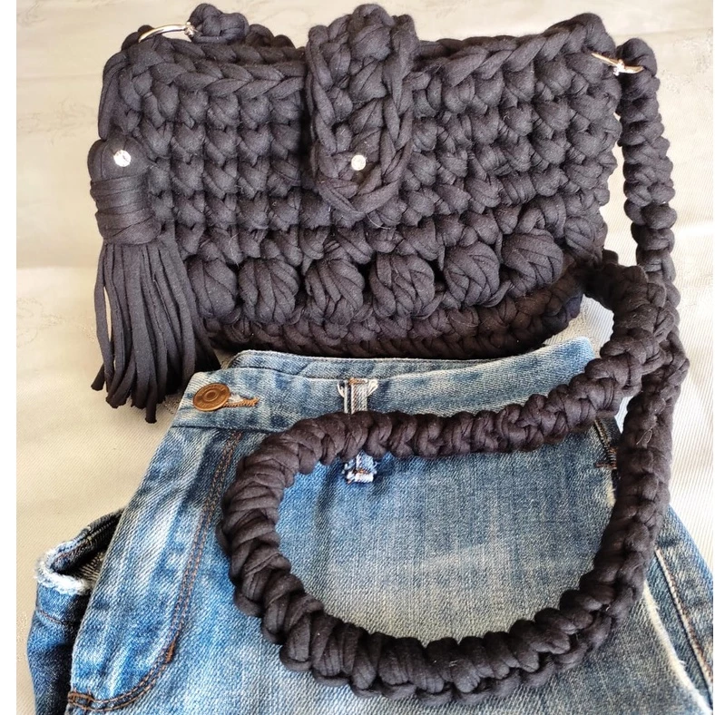 Bolsa de crochê /Bolsa fio de malha/Bolsa Preta/Bolsa de Passeio/Bolsa com Tassel/Bolsa tiracolo/Envio em 24 horas Bolsa fashion/Bolsa moderna/Bolsa feminina/ Bolsa de ombro