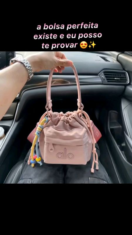 Bolsa alo Feminina Várias Cores #bolsafeminina #bolsapequena #alo #bolsadeombro #bolsatiracolo #bolsalo #bolsasalo #bolsalindas #bolsaalo