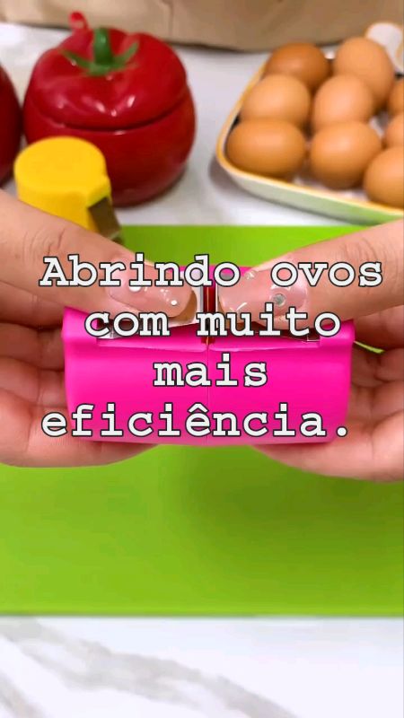 Facilidade e praticidade é o que buscamos para nosso dia a dia com este abridor de ovos. #cortadordeovos #utilidadesdecozinha #utilidadesdomesticas
