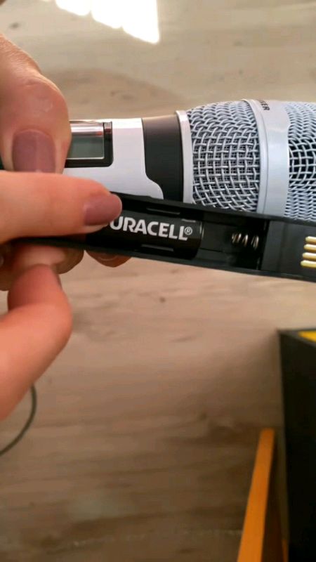 Microfone EW135 G4 Bastão Duplo Sem Fio para Palco e Eventos #EW135G4 #MicrofoneSemFio #BastaoDuplo #AudioAoVivo #Sennheiser
